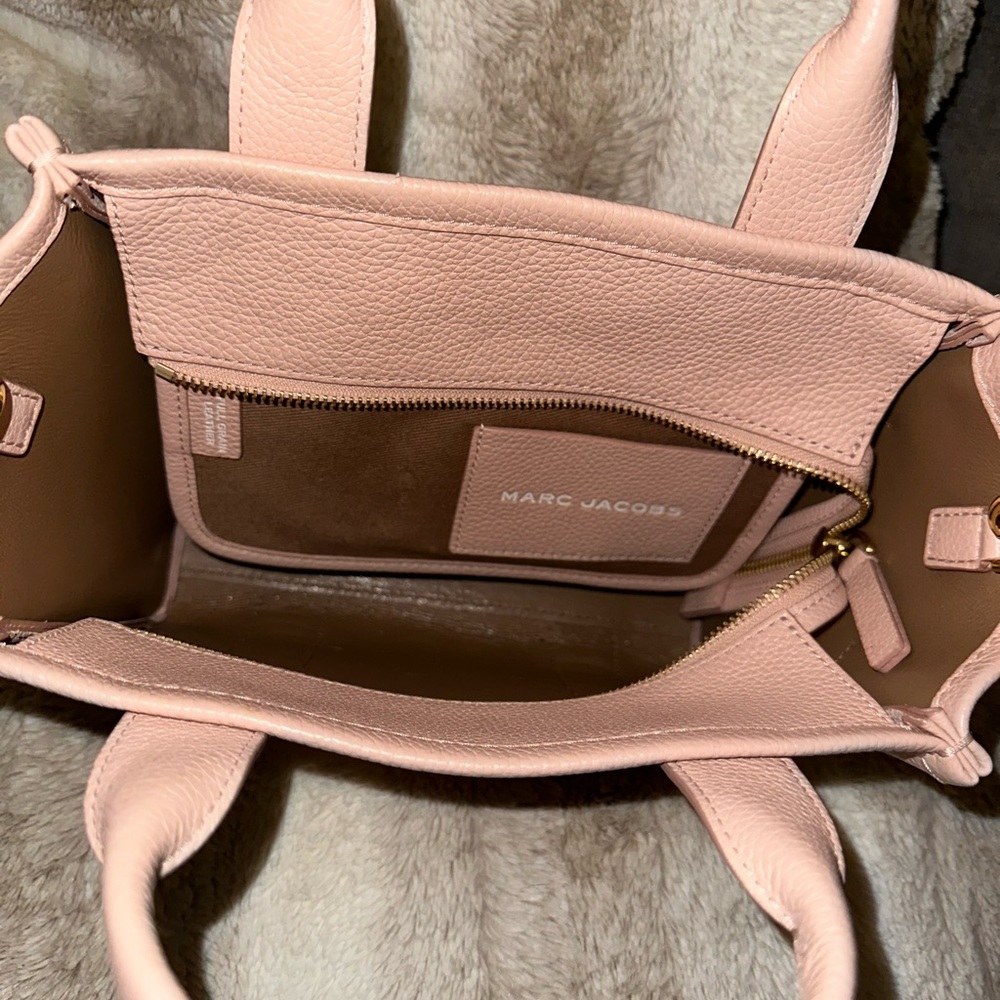 Marc Jacobs The Leather Small Tote Bag - Rose - Picture 10 of 10